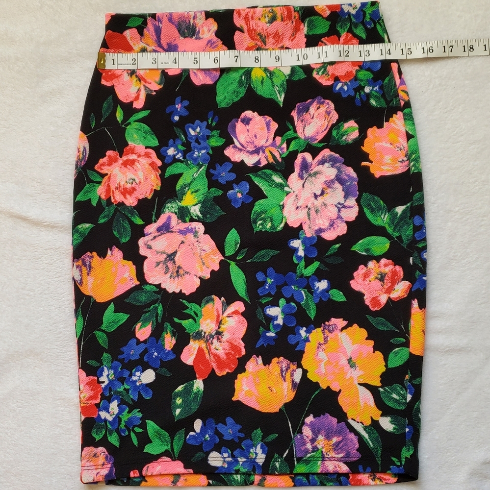 A'gaci Floral Skirt, Size Small